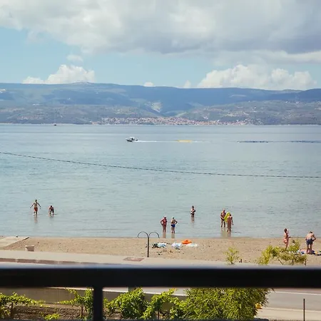 Sea View אומיס