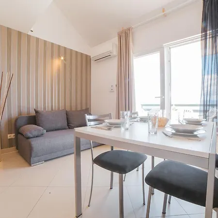 公寓 Sea View 奥米什