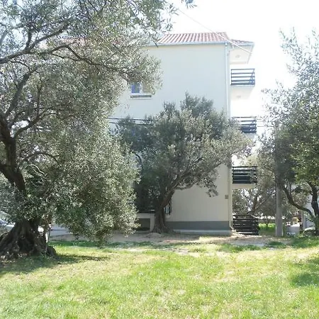 Sea View 公寓 奥米什